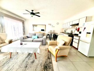 Haus Helios Eight Central - 8