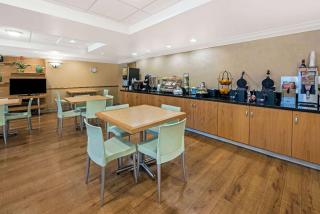 La Quinta by Wyndham West Palm Beach Airport - West Palm Beach - 2