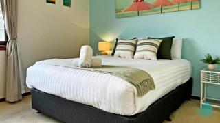 Village Bay Lake house family Lake House with Spa - 3