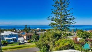 Cove on Caves - Minutes from the Beach - Caves Beach - 0