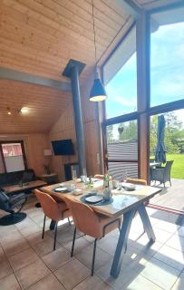 Ferienhaus am See (1 bis 4 Personen), Tretboot, Sauna, Whirlpool, Kamin - Twist - 3