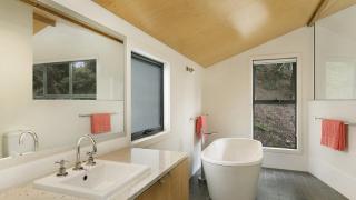 Bayside Beauty - Linen & Wifi Included - Hardys Bay - 3