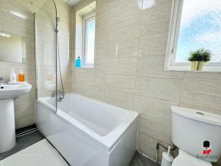 KozyGuru Spacious 3 BR 8ppl Hse 50% off Long stay - Manchester - 3