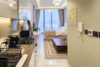 Comfy Studio with Sky View in Studio City - Dubaï - 8