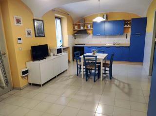 Ampio Bilocale (in centro) 60 mq 3-4 Pers. - Trino - 5