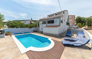 Stunning Home In Slatine With Kitchen - 3