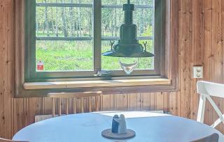 Stunning Home In Lenhovda - 2