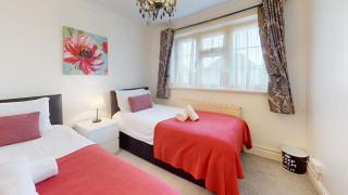 Charming 5 bedroom house in Grays - Grays Thurrock - 2
