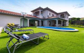 1 Bedroom Lovely Apartment In Rtina - Rtina - 9