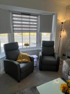 No 6, Ayr, 140m2, New Decor 2024, 3bedroom, detached house, with private gardens - Ayr - 2