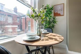 Modern 1 Bedroom Flat near Leeds City with Free Parking, Ideal for Contractors & Long Stays - NordStay - 8
