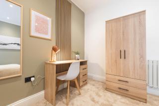 Modern 1 Bedroom Flat near Leeds City with Free Parking, Ideal for Contractors & Long Stays - NordStay - 1