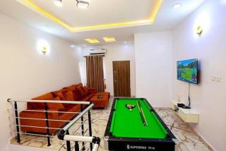 Exclusive 3-Bed Apartment in Lagos - 0