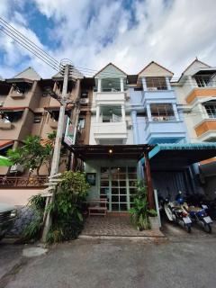 The Commonroom CNX - 8