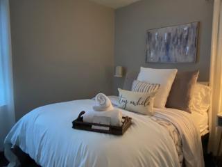 Cozy, 1st floor apartment 2bdrms Plus Semi Private room with Futon Pets with fee Family Friendly Close to Everything - Cleveland - 7