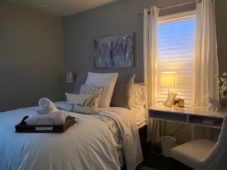 Cozy, 1st floor apartment 2bdrms Plus Semi Private room with Futon Pets with fee Family Friendly Close to Everything - Cleveland - 2