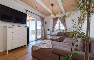 Nice Home In Rovanjska - 7