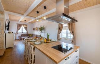 Nice Home In Rovanjska - 5