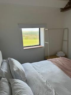 The Hayloft, Modern 4 Bed, 8 person, Barn Conversion in a Rural Location with Great Access - Silkstone - 4