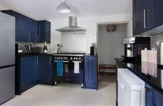 The New School Rooms - Beautiful, Georgian Apartment with Private Heated Pool and Hot Tub Sleeps 12 with Wifi and Parking near Bath - 2