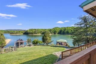 Lakefront Retreat With Mountain Views, Private Boat Launch And Dock - 9