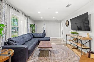 Ranch Home Gem 5BR Home Sleeps 12 with Game Room - 2