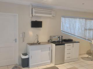 Luxurious Pvt Apartment , Pool, Jaccuzi & Aircons - 5