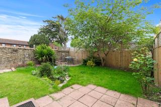 Pebble Corner with Free Parking By My Getaways - Worthing - 1