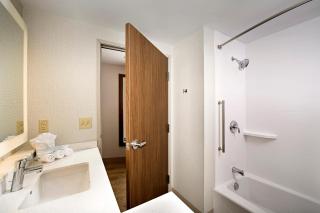 Holiday Inn Express & Suites by IHG Altoona by IHG - Altoona - 5