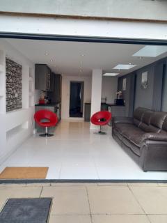 Contemporary and Spacious home - Cardiff - 7