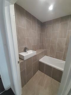 Contemporary and Spacious home - Cardiff - 6