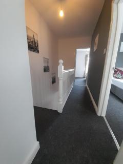 Contemporary and Spacious home - Cardiff - 5