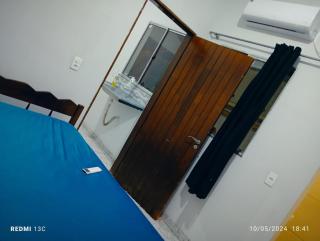 Casa kitnet Próx da Rodoviária c/ suite e ar condicionado entrada individual . Geladeira e cozinha básica. Garagem pra carro. - 2