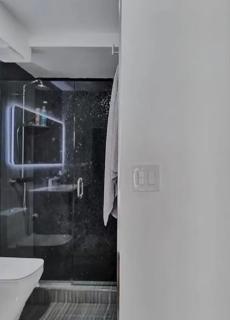 Apartment 14h - Hollywood - 1