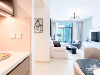 Luxury & Elegance at Burj Crown Downtown - 1