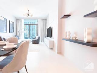 Luxury & Elegance at Burj Crown Downtown - Dubai - 2
