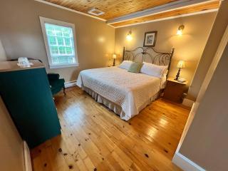 Bishop White Manor - Trinity - 4