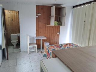 Suíte ampla com ar condicionado - 7