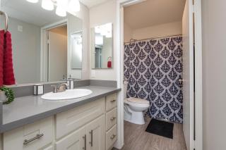 Sleeps 5 Major Attractions Mins Away 1 Bedroom - 3