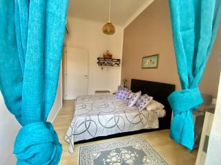 Center House 272 - 3