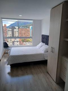 Estudio moderno, vista al centro y Monserrate - Bogotá - 1