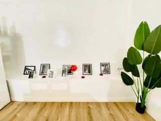 Studio Modern Black and White - Rosemead - 4