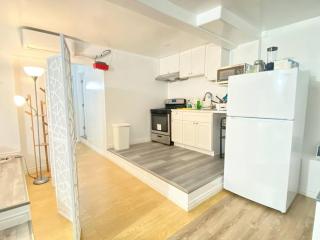 Studio Modern Black and White - 3