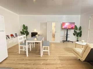 Studio Modern Black and White - Rosemead - 1
