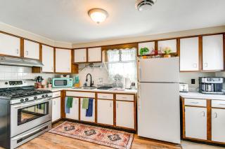 Oswego Apartment, Walk to Lake Ontario and Parks! - Oswego - 1