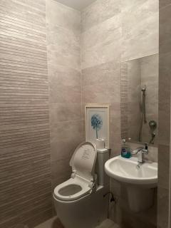 lush bedroom in loving home - Purley - 1