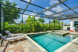 5 Mi to Beach Luxe Home with Spa in Cape Coral! - Cape Coral - 0