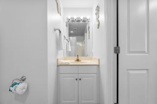 Stylish 1BD Beachfront Condo with Amenities Galore! by Dolce Vita Getaways! - 2