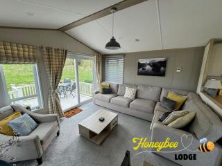 Honeybee Lodge - 2