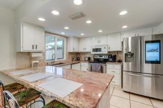 Mesa Home with Community Pools Pets Welcome! - Mesa - 4